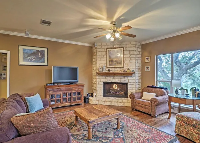 Lakefront W/ Water Toys & Fire Pit Holiday home